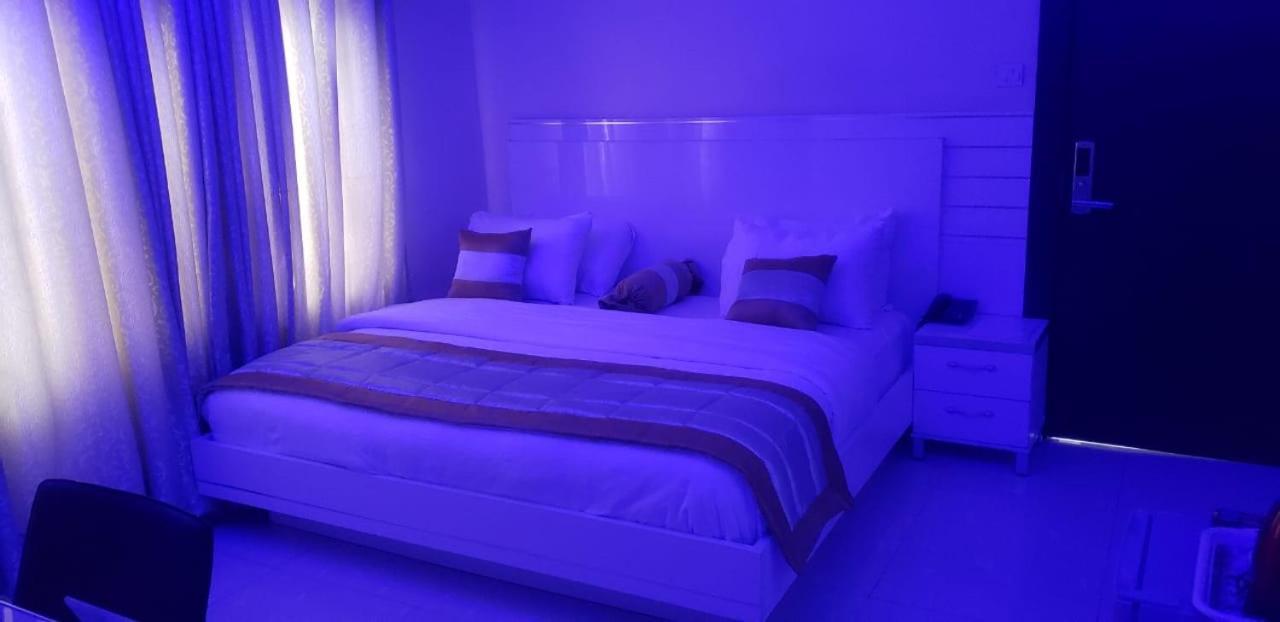 Appleville Suites Ikeja Ngoại thất bức ảnh